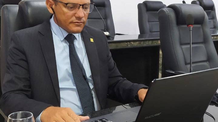 Vereador Galego de Lajes solicita reposição de calçamento no 2° Distrito de Caruaru