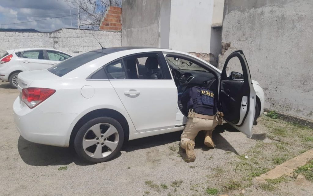 Carro roubado há 5 anos em Gravatá é recuperado pela PRF em Caruaru
