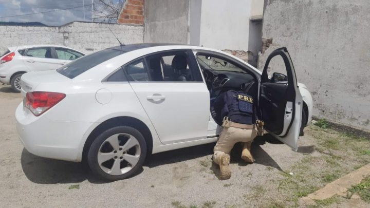 Carro roubado há 5 anos em Gravatá é recuperado pela PRF em Caruaru