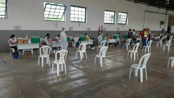 Idosos a partir de 62 anos vão receber a 1ª dose da vacina contra a Covid-19 em Caruaru