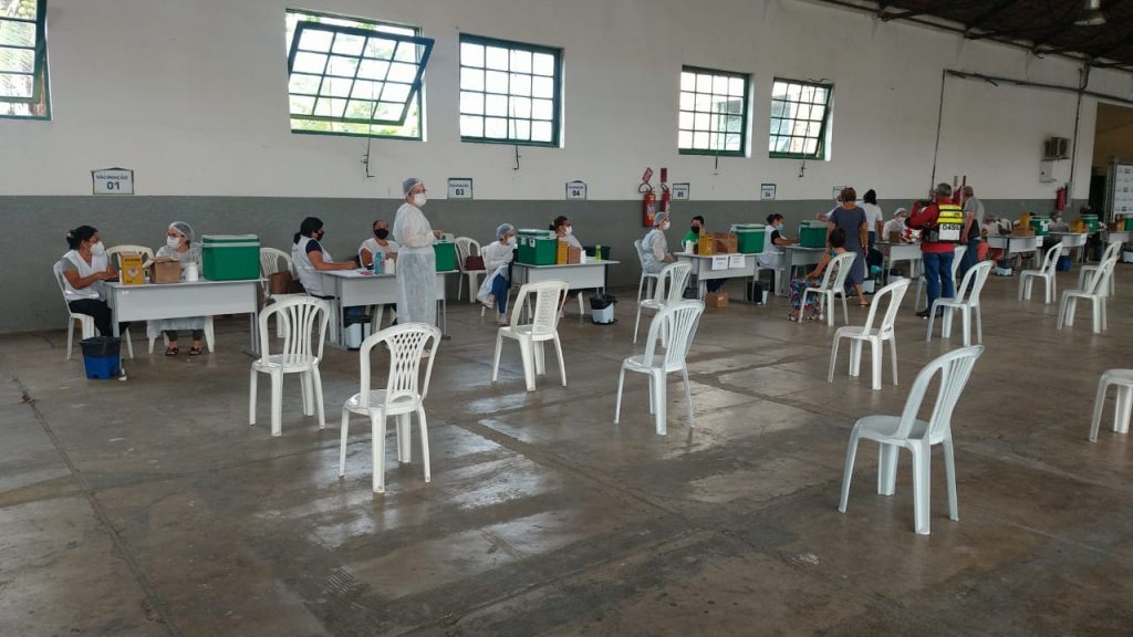 Idosos a partir de 62 anos vão receber a 1ª dose da vacina contra a Covid-19 em Caruaru Idosos a partir de 62 anos vão receber a 1ª dose da vacina contra a Covid-19 em Caruaru
