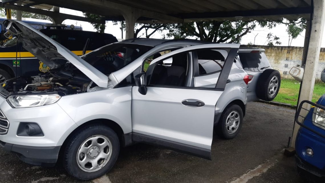 Carro roubado há 7 anos é recuperado com placas clonadas e diversas adulterações
