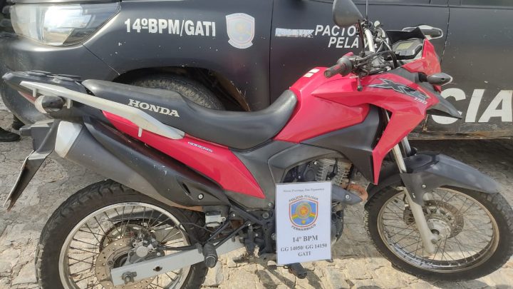 Moto roubada em Caruaru é recuperada pela PM no Sertão-PE e suspeito é preso