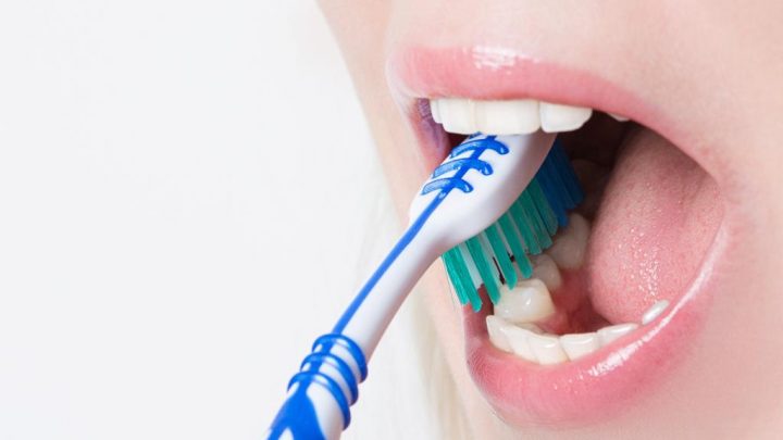 COVID-19: por que é preciso trocar a escova de dente após a recuperação?