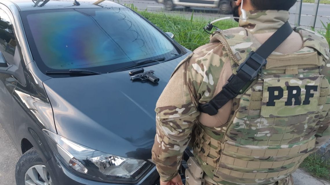 Motorista de aplicativo é detido com pistola e carro roubado no Recife