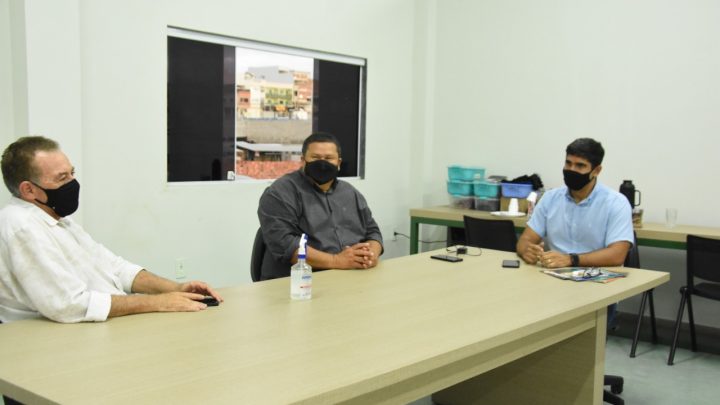 Deputado Erick Lessa se reúne com representantes do Polo Têxtil