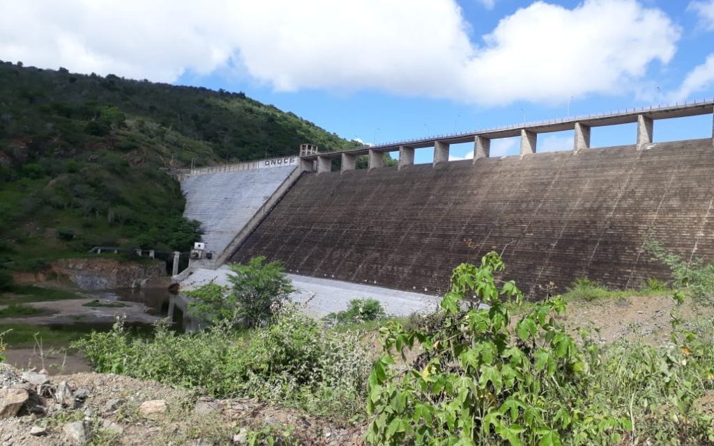 Rompimento na Adutora de Jucazinho deixa várias cidades sem abastecimento