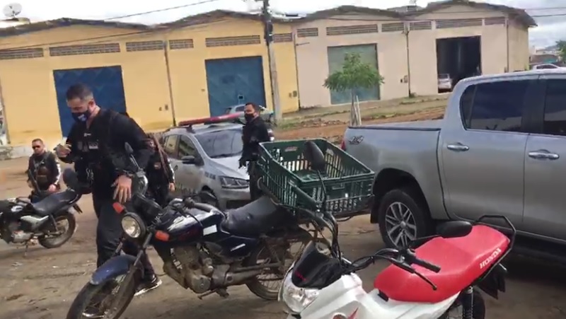 Polícia Civil realiza operação para desarticular associação crimimosa em Santa Cruz do Capibaribe Polícia Civil realiza operação para desarticular associação crimimosa em Santa Cruz do Capibaribe