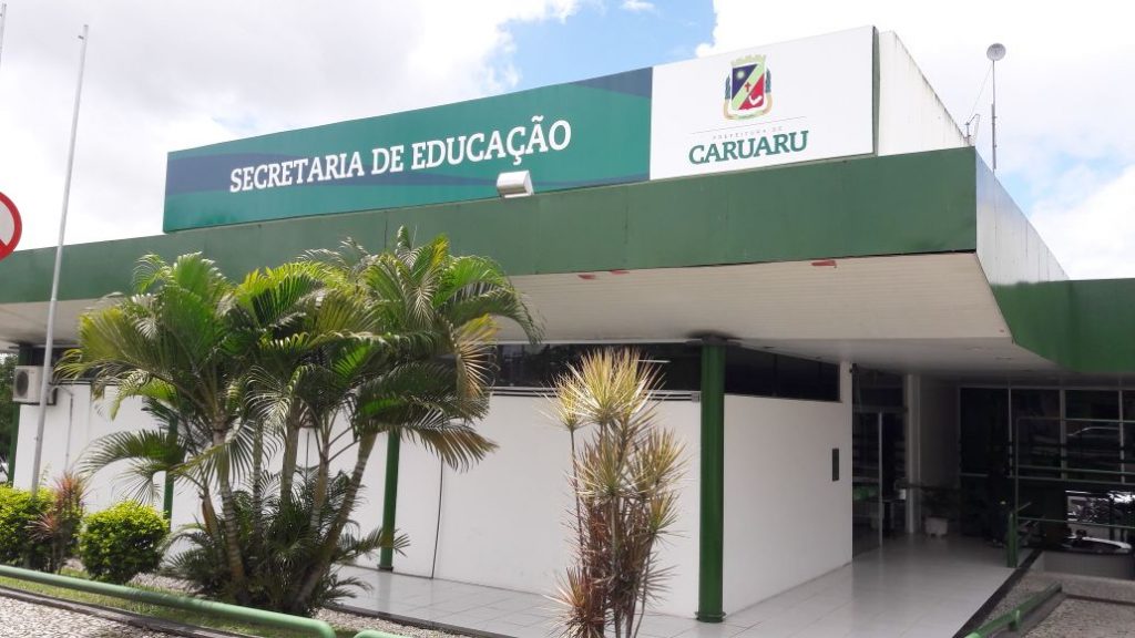 Secretaria de Educação de Caruaru entrega novos cartões alimentação a partir desta quarta (12)