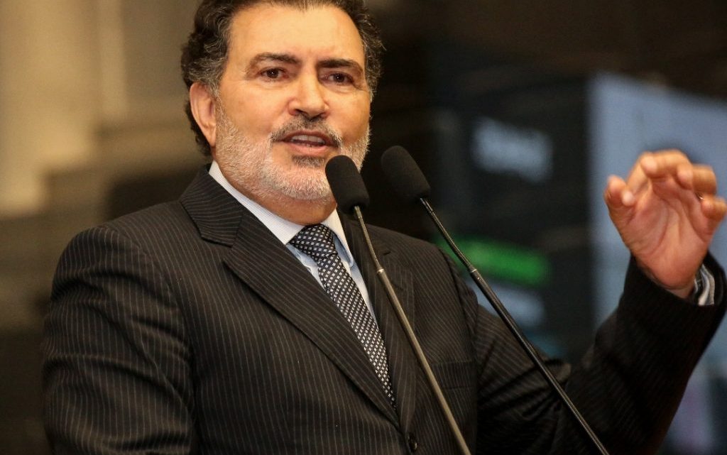 Tony Gel pede inclusão de lactantes no grupo de vacinação de grávidas e puérperas
