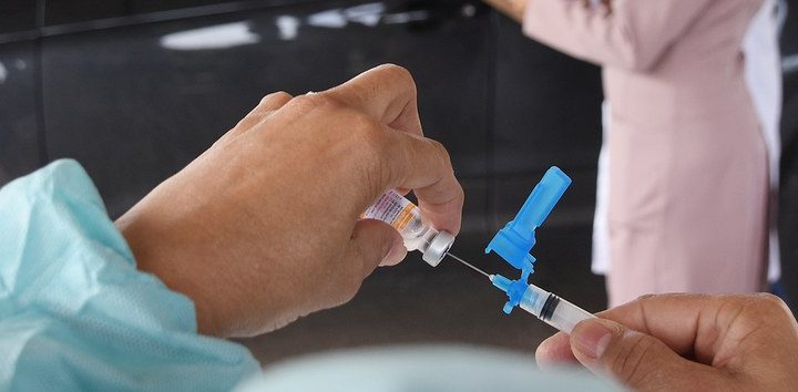Ministério da Saúde autoriza vacinação da população entre 18 e 59 anos junto com grupos prioritários