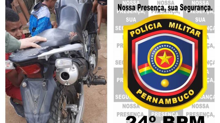 Dupla é presa com moto roubada no Agreste-PE