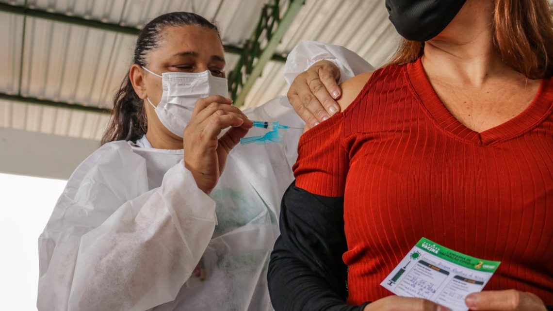 Caruaru amplia vacina para pessoas acima de 52 anos Caruaru amplia vacina para pessoas acima de 52 anos