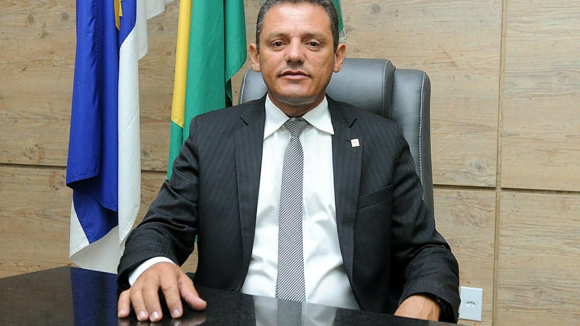 Placa de embarque/desembarque é instalada na rua 7 de setembro, após requerimento aprovado Placa de embarque/desembarque é instalada na rua 7 de setembro, após requerimento aprovado