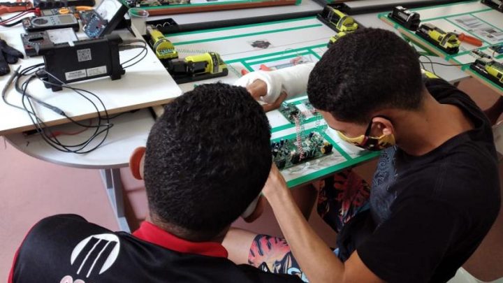 Funase completa 55 anos com caravana de educação profissional para a juventude em Caruaru