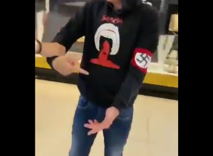 Jovem usando símbolo nazista é detido por seguranças de Shopping em Caruaru Jovem usando símbolo nazista é detido por seguranças de Shopping em Caruaru
