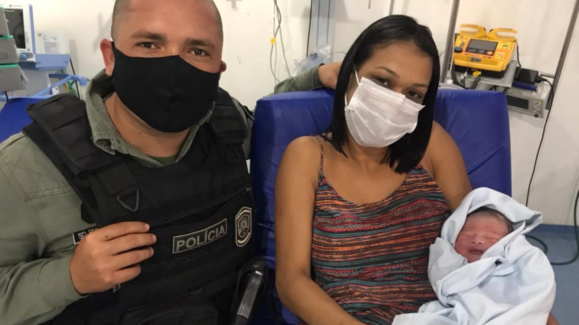 Soldado realiza parto do filho dentro de viatura Soldado realiza parto do filho dentro de viatura