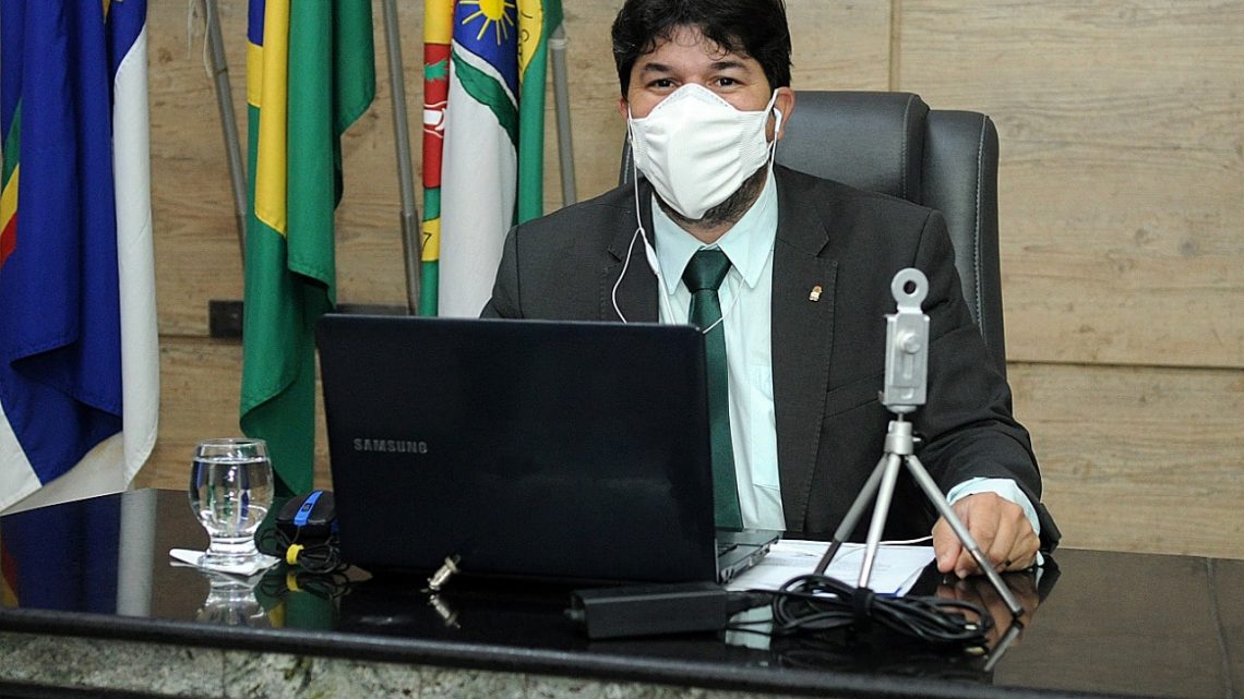 Fagner Fernandes comemora tíquete-alimentação para pessoas que trabalham no São João