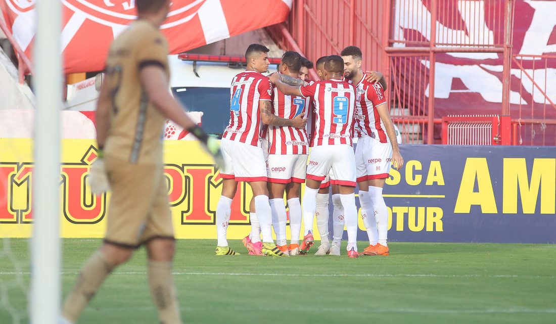 Náutico vence o Botafogo-RJ e segue líder com 100% de aproveitamento na Série B Náutico vence o Botafogo-RJ e segue líder com 100% de aproveitamento na Série B