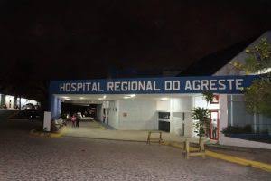 Morre em troca de tiros com a polícia, acusado de tomar carro de assalto, em Caruaru Morre em troca de tiros com a polícia, acusado de tomar carro de assalto, em Caruaru
