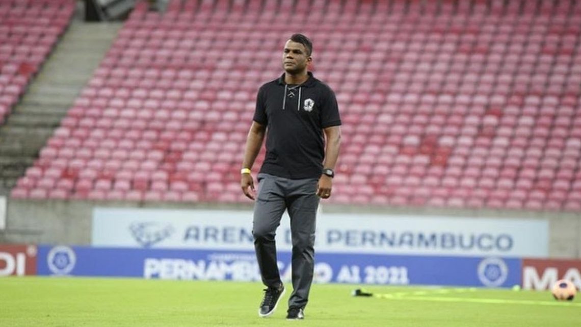 Júnior Baiano entrega o cargo e Nilson é o novo técnico do Central Júnior Baiano entrega o cargo e Nilson é o novo técnico do Central