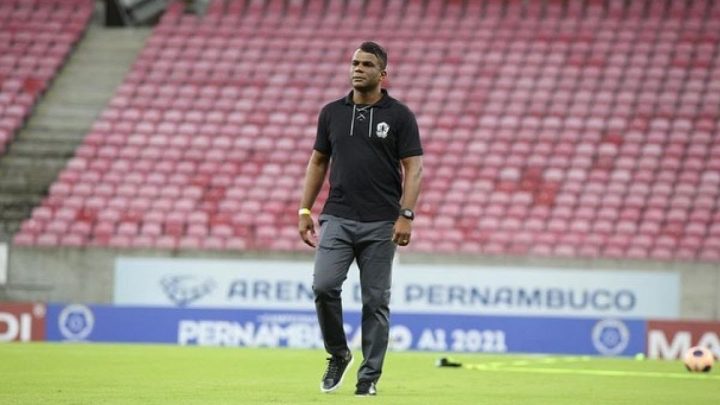 Júnior Baiano entrega o cargo e Nilson é o novo técnico do Central