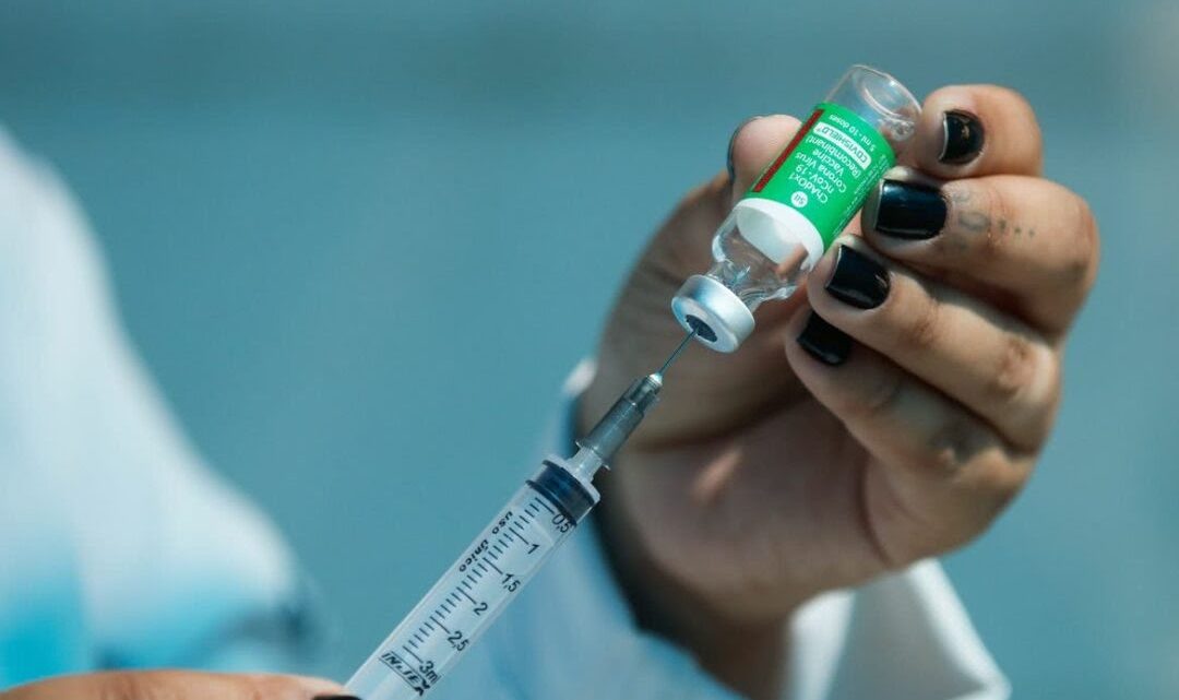 Prefeituras negam ter aplicado vacina vencida e culpam sistema de dados Prefeituras negam ter aplicado vacina vencida e culpam sistema de dados