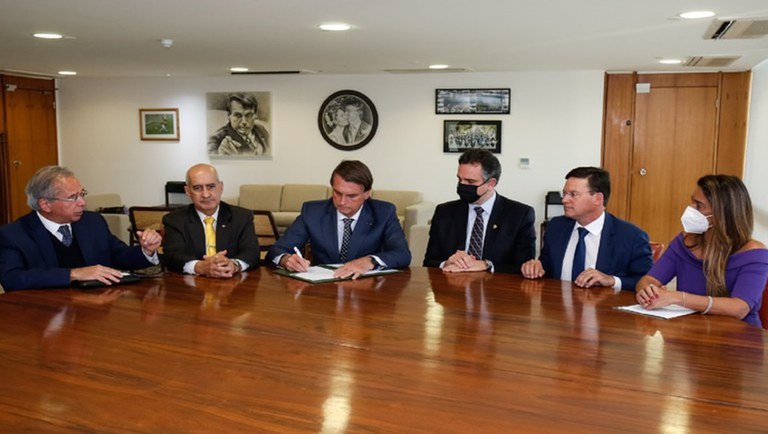 Bolsonaro prorroga por três meses o pagamento do Auxílio Emergencial 2021
