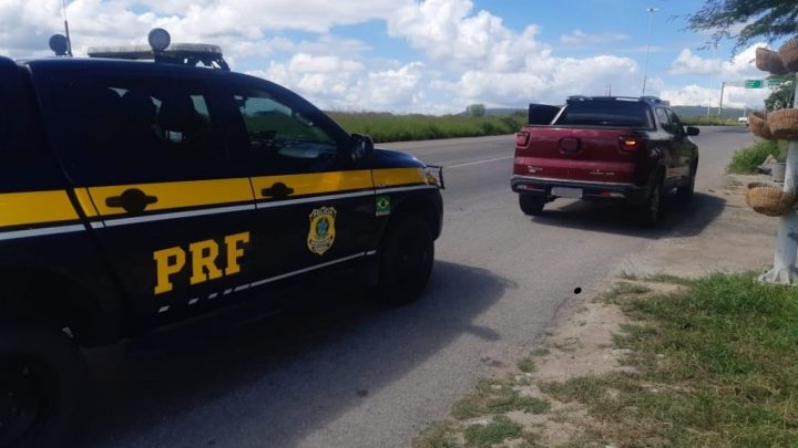 Motorista é detido em Caruaru com caminhonete roubada e documento adulterado