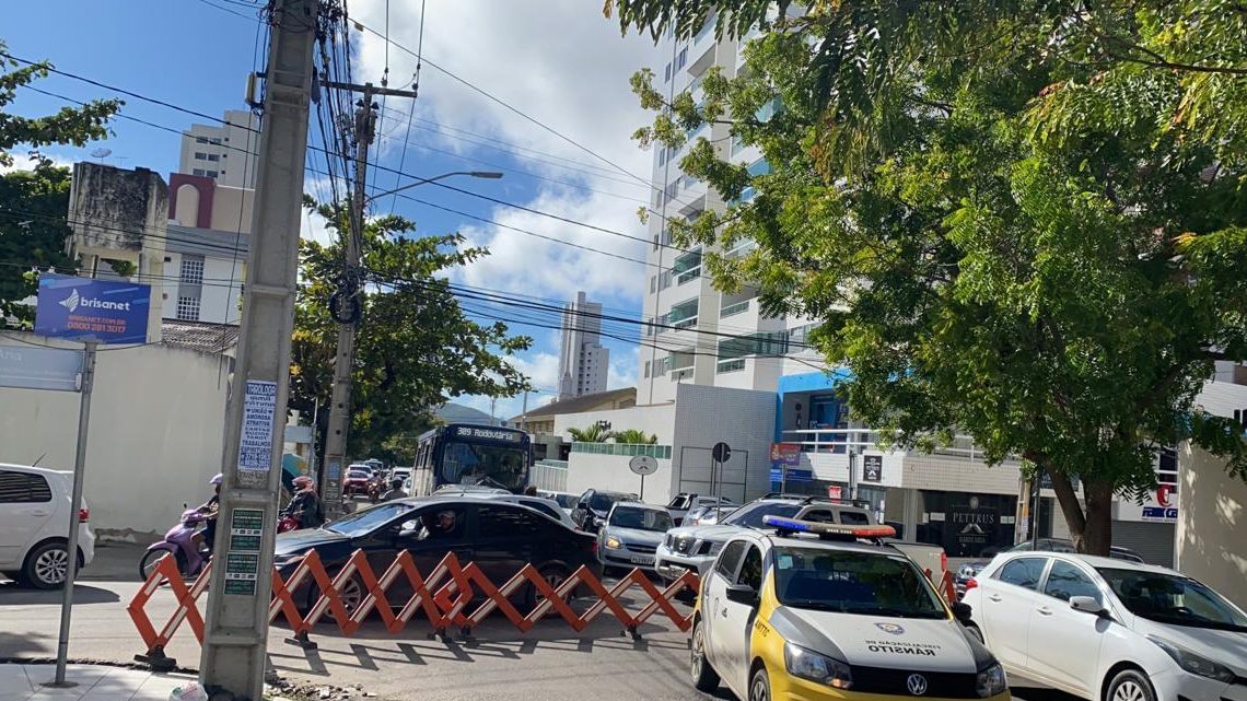 Trechos de rua e avenida são interditados no bairro Maurício de Nassau em Caruaru