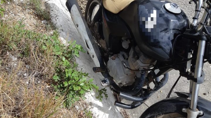 Colisão entre moto e caminhão com vítima fatal na BR 232