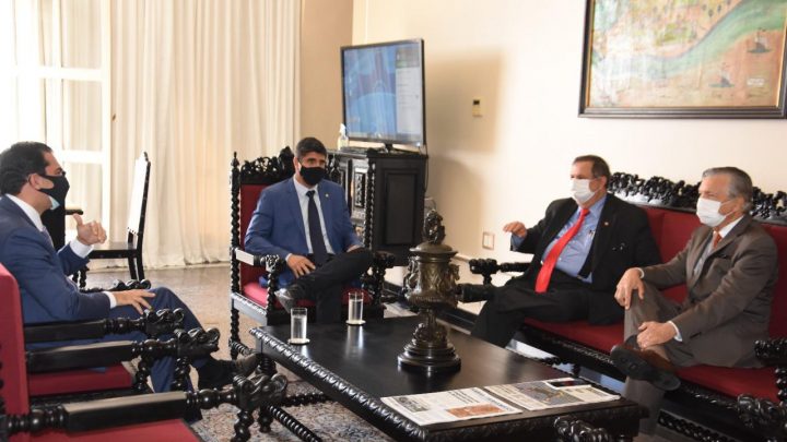 Deputado Erick Lessa e presidente da OAB Caruaru se reúnem com presidente do TJPE