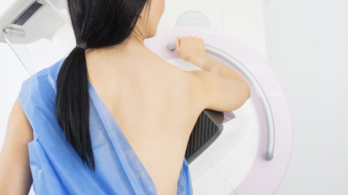 Mulheres não devem fazer exames de mamografia imediatamente após tomarem a vacina contra a Covid-19