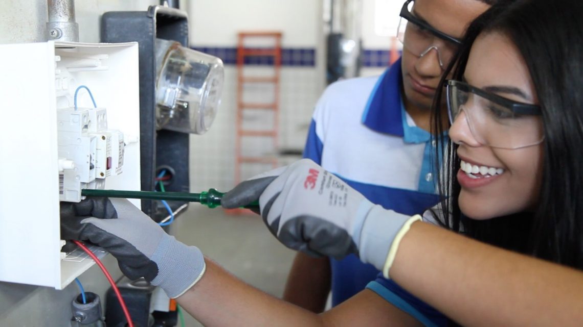 SENAI-PE oferece mais de 450 bolsas de estudos para cursos técnicos; Inscrições gratuitas SENAI-PE oferece mais de 450 bolsas de estudos para cursos técnicos; Inscrições gratuitas