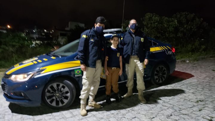 Menina que sonha em ser PRF comemora aniversário com festa temática em Caruaru