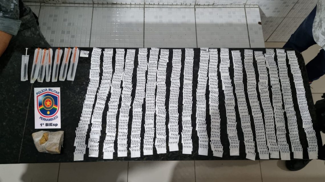 Embalagem com drogas é apreendida em Caruaru Embalagem com drogas é apreendida em Caruaru