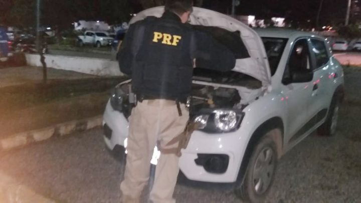 Motorista é detido com carro roubado após atirar em policiais em Caruaru