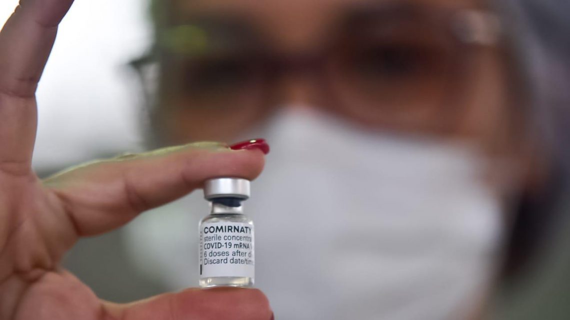 População deve ficar atenta para não perder o prazo da 2ª dose da vacina contra a Covid-19 População deve ficar atenta para não perder o prazo da 2ª dose da vacina contra a Covid-19