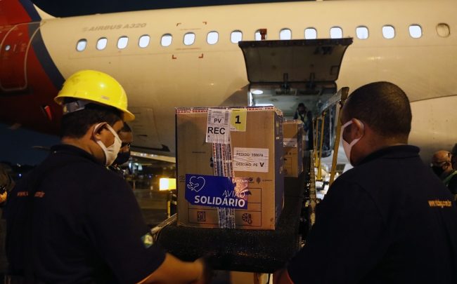 Mais doses de vacina da Pfizer desembarcaram em Pernambuco nessa sexta-feira (2)