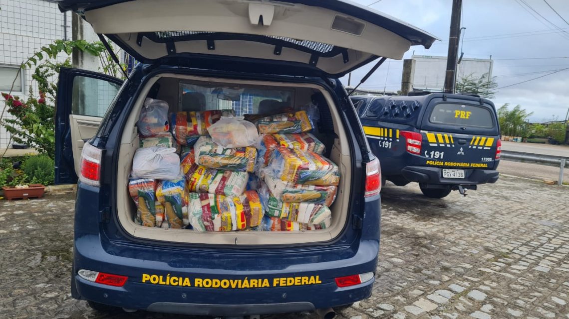 Passeio Motociclístico da PRF arrecada 1,7 tonelada de alimentos no Agreste-PE Passeio Motociclístico da PRF arrecada 1,7 tonelada de alimentos no Agreste-PE
