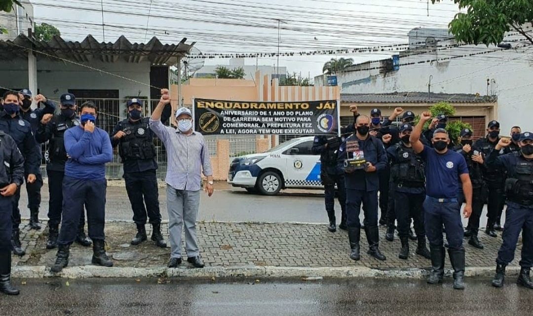 Artigo: Tão perto e tão longe Artigo: Tão perto e tão longe