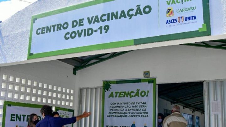 Caruaru fecha dois centros de vacinação contra covid-19, devido pouca demanda