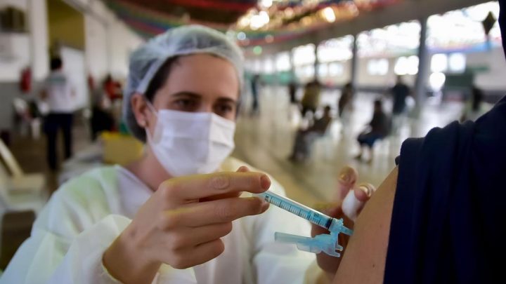 Caruaru abre agendamento para vacina contra a covid-19 de pessoas a partir dos 31 anos