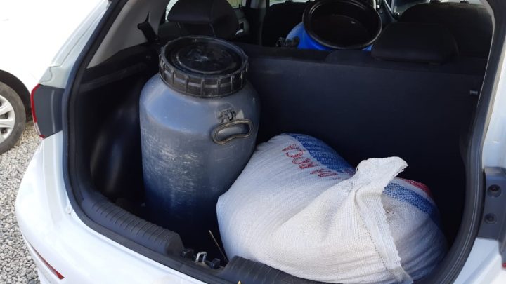 Suspeitos de assalto são detidos com carro roubado em Caruaru