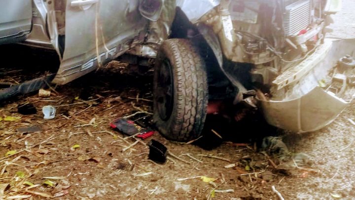 Caminhonete colide em árvore capota e deixa três mortos em Pernambuco