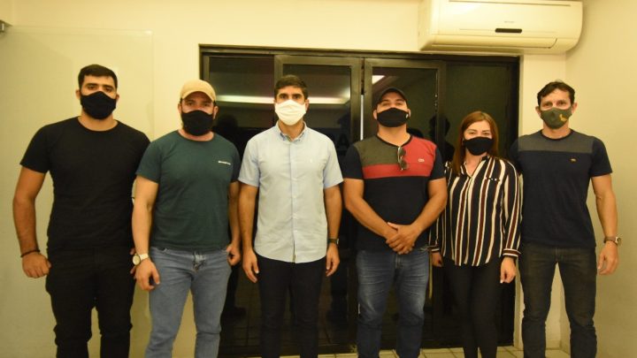 Representantes de sulanqueiros e deputado Erick Lessa discutem problemas da Feira