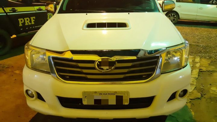 Mulher é detida após trocar imóvel por caminhonete roubada em Caruaru
