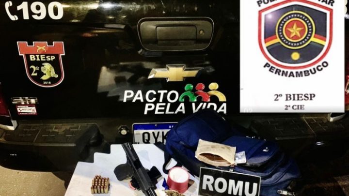 Armas e drogas apreendidas pela PM, em festa clandestina nessa madrugada