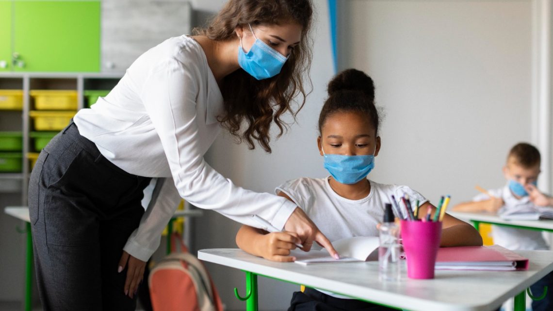 Escolas podem cobrar taxa para reserva de vagas de estudantes no próximo ano letivo Escolas podem cobrar taxa para reserva de vagas de estudantes no próximo ano letivo