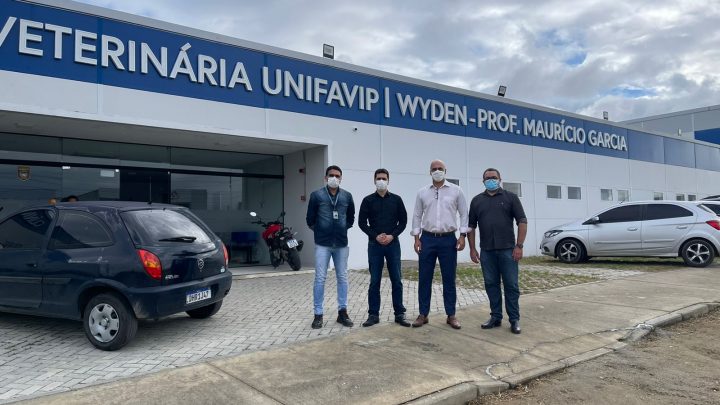 Anderson Correia se reúne com Reitor do UniFavip em clínica-escola veterinária